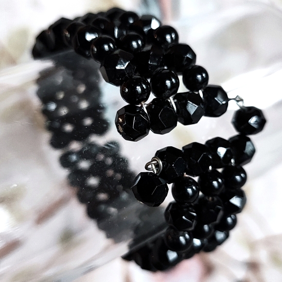 Jet Black Glass 3 Rows Triple Strand Memory Wire Smaller Vintage Ebony  Bracelet - Picture 1 of 10